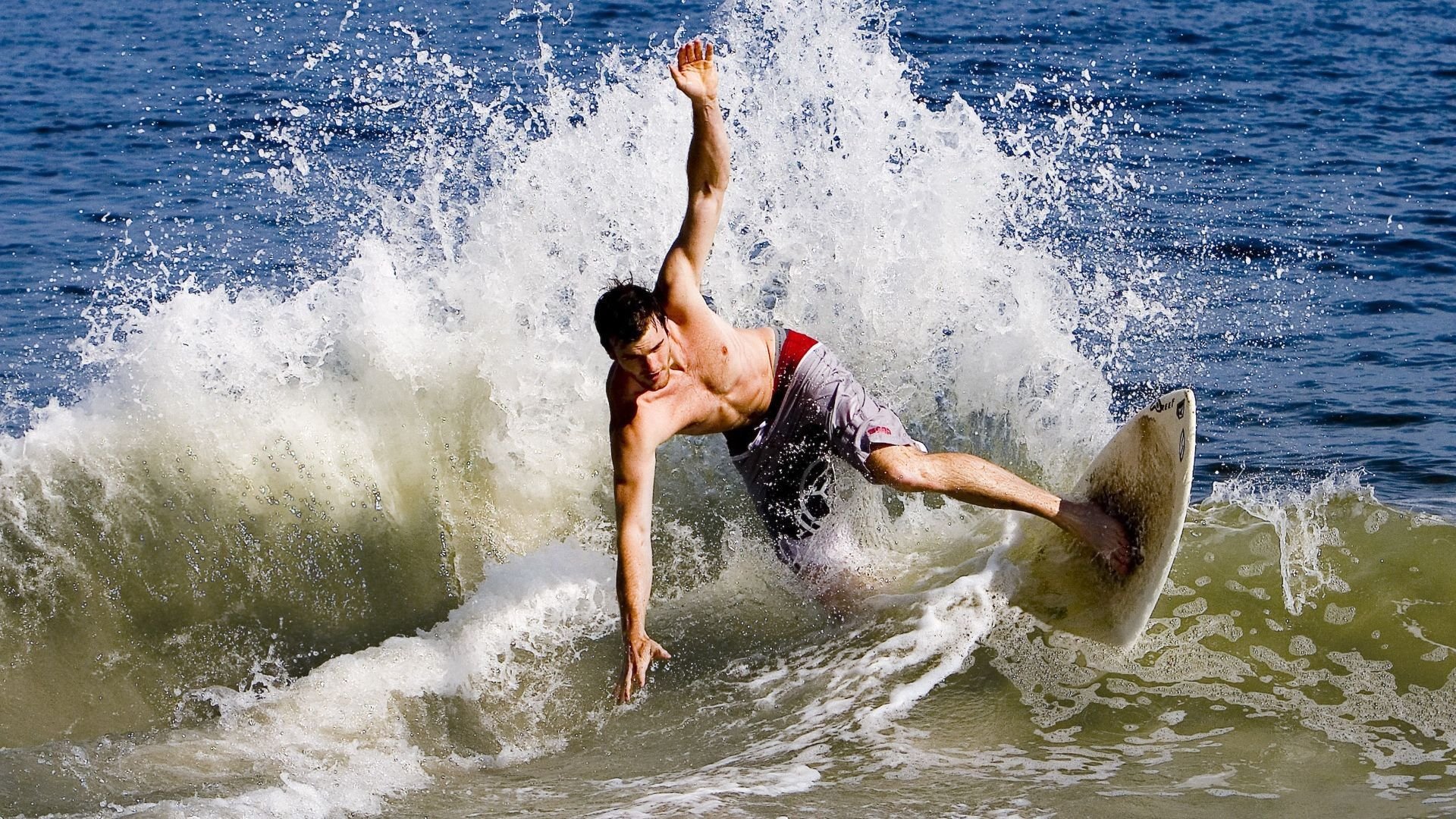 AYX官网-法甲巧妙传球引爆全场，精彩配合屡次破门，法甲用球是什么品牌